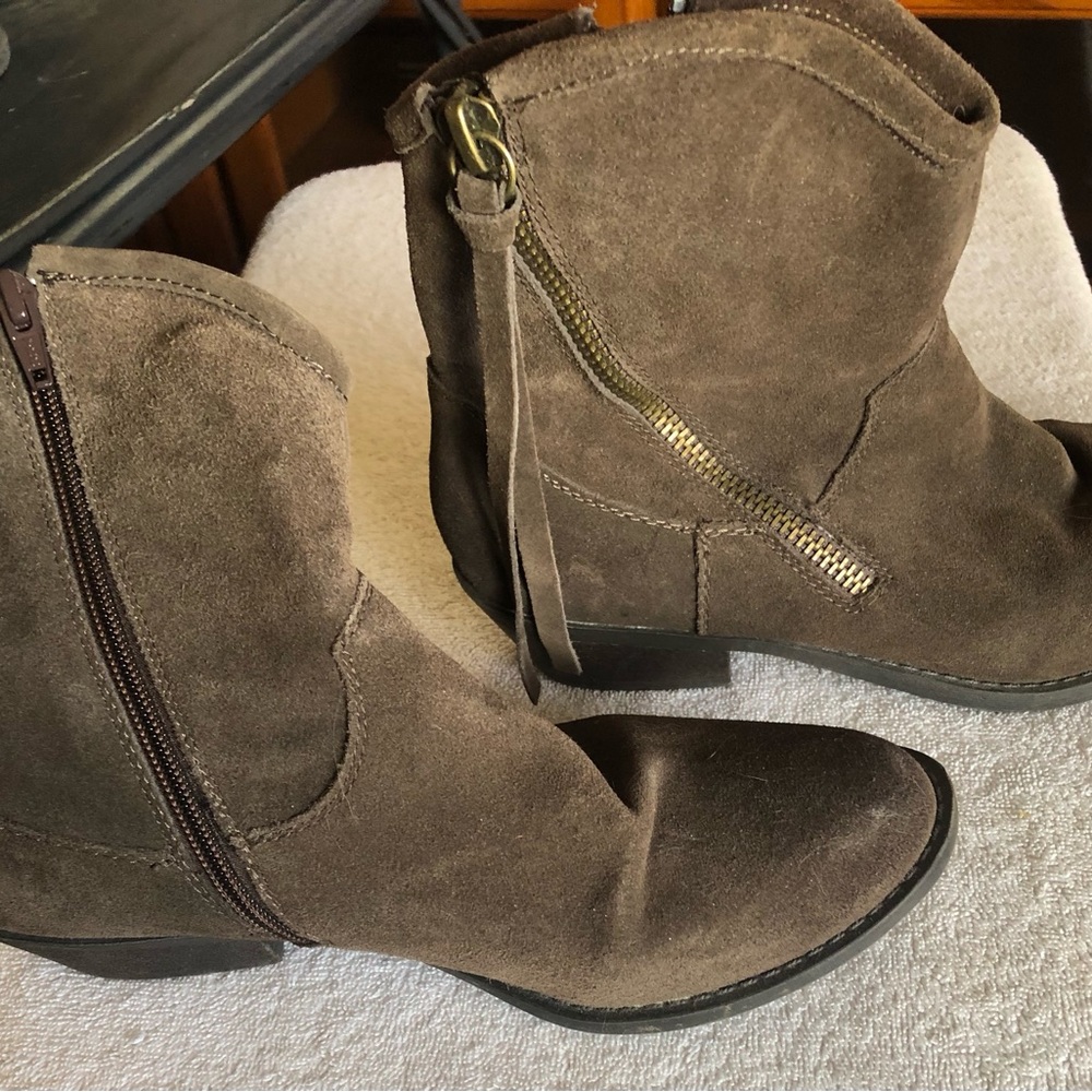Brown suede size 9 ankle boots